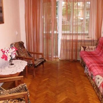 Драгоманова вул., 4