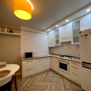 Івана Франка вул., 10