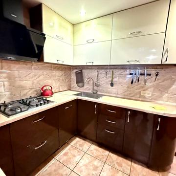 Космічна вул., 5