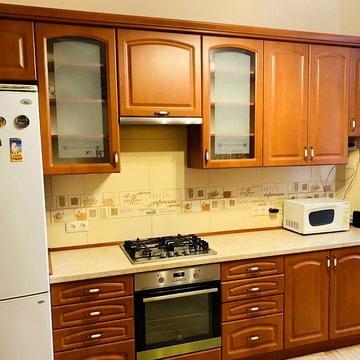 Омеляна Поповича вул., 6