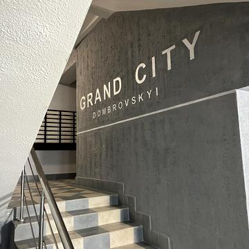 Домбровського вул., (Будинок 3)