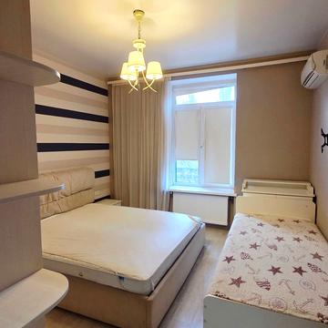 Середньофонтанська вул., 45