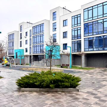 Патріотів вул., (Будинок 8)