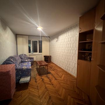 Прирічна вул., 27