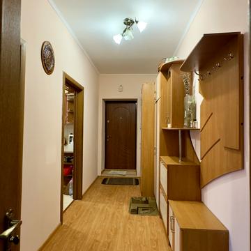 Хотинська вул., 12