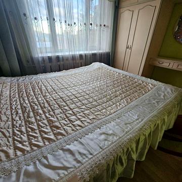 Стадіонна вул., 13