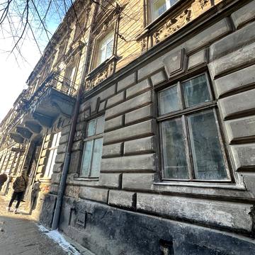 Гетьмана Петра Дорошенка вул. (Жовтнева), 42