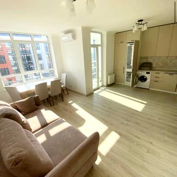 Миколи Гулака вул., 4