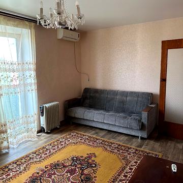 Богдана Хмельницького просп. (Героїв Сталінграда), 9