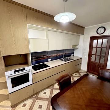 майдан Героїв Небесної Сотні пл. (Руднєва майдан), 14/1