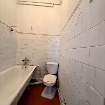 Богдана Хмельницького вул., 127