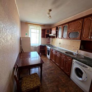 Леоніда Гусака вул. (Ракова), 2