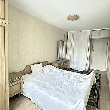 Тролейбусна вул., 11