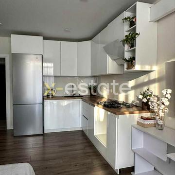 Набережна Перемоги вул., 42