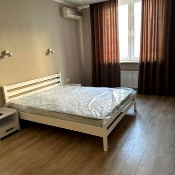 Анни Ахматової вул., 30