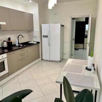 Анни Ахматової вул., 30