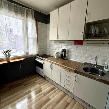 Академіка Глушкова просп., 33