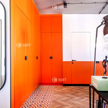 Домобудівельна вул., 11