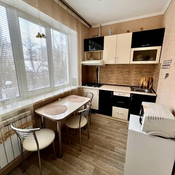 Смілянська вул., 17