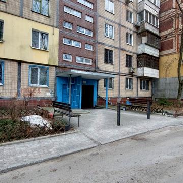 Тополина вул., 22