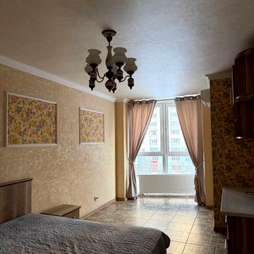 Драгоманова вул., 2