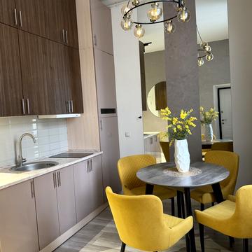 Івана Франка вул., 16