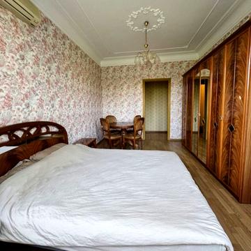 Прорізна вул., 11