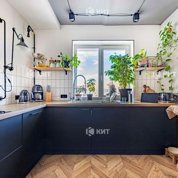 Домобудівельна вул., 11