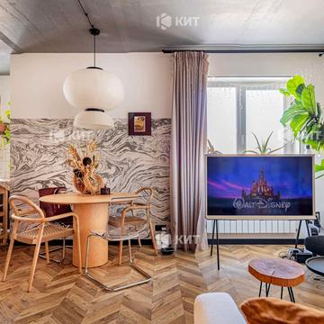 Домобудівельна вул., 11