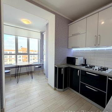 Героїв Небесної Сотні просп., 40/1