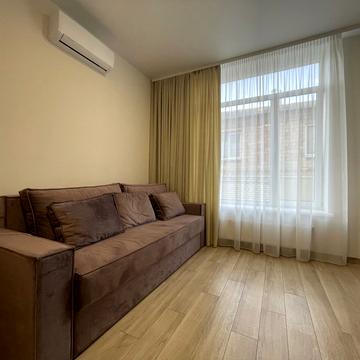 Залізнична вул., 32