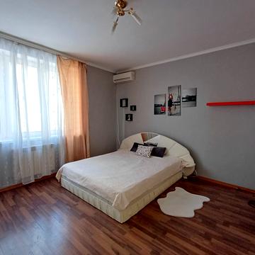 Дніпровська набережна вул., 19-А