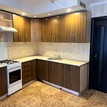 Довженка вул., 12