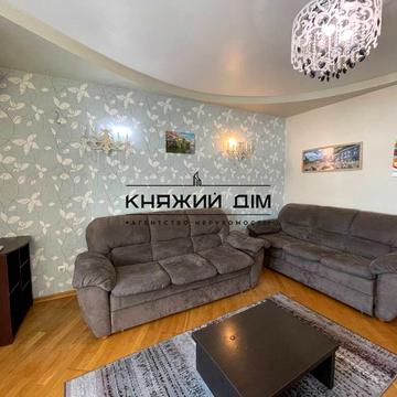 Дніпровська набережна вул., 19