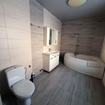 Миру вул., 12