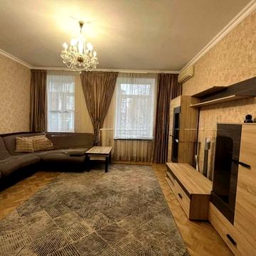 Митрофана Довнар-Запольського вул., 2/20