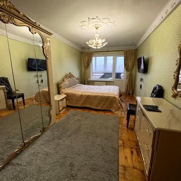 Чарівна вул., 159