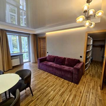 Мечникова вул. (Кловський), 8