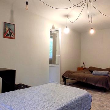 Космодромна вул., 9