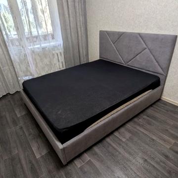 Академіка Кіпріанова вул., 4