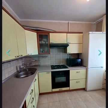 Героїв просп., 32