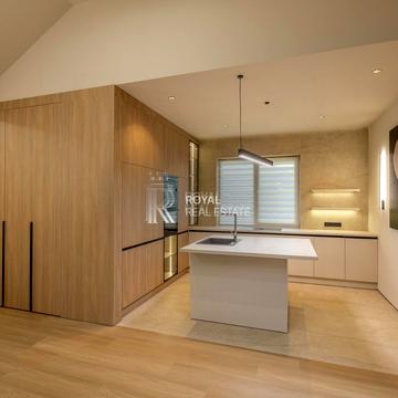 Дивовижна вул., 1