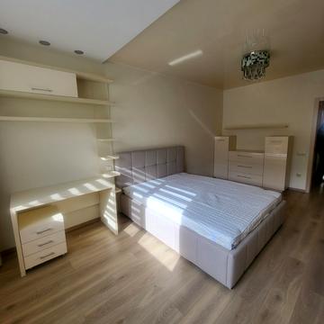 Угорська вул., 14