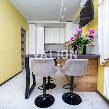 Академіка Лебедєва вул., 1/5