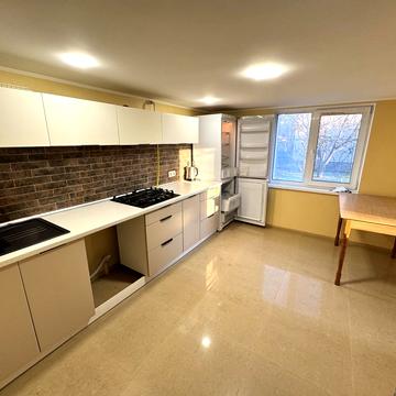 Центральна, 48