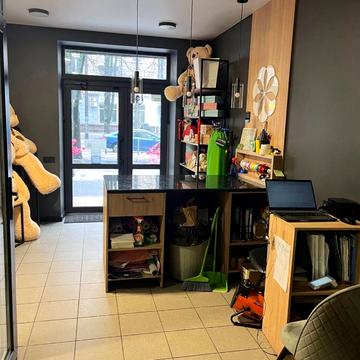 Незалежності вул. (Титова), 8