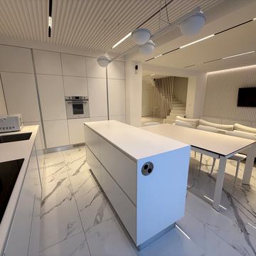 Отця Іздрика вул., 12