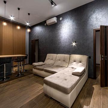 Богдана Хмельницького вул., 10