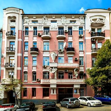 Костельна вул., 9