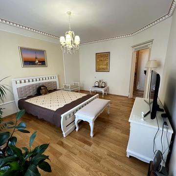 Володимира Івасюка вул., 7